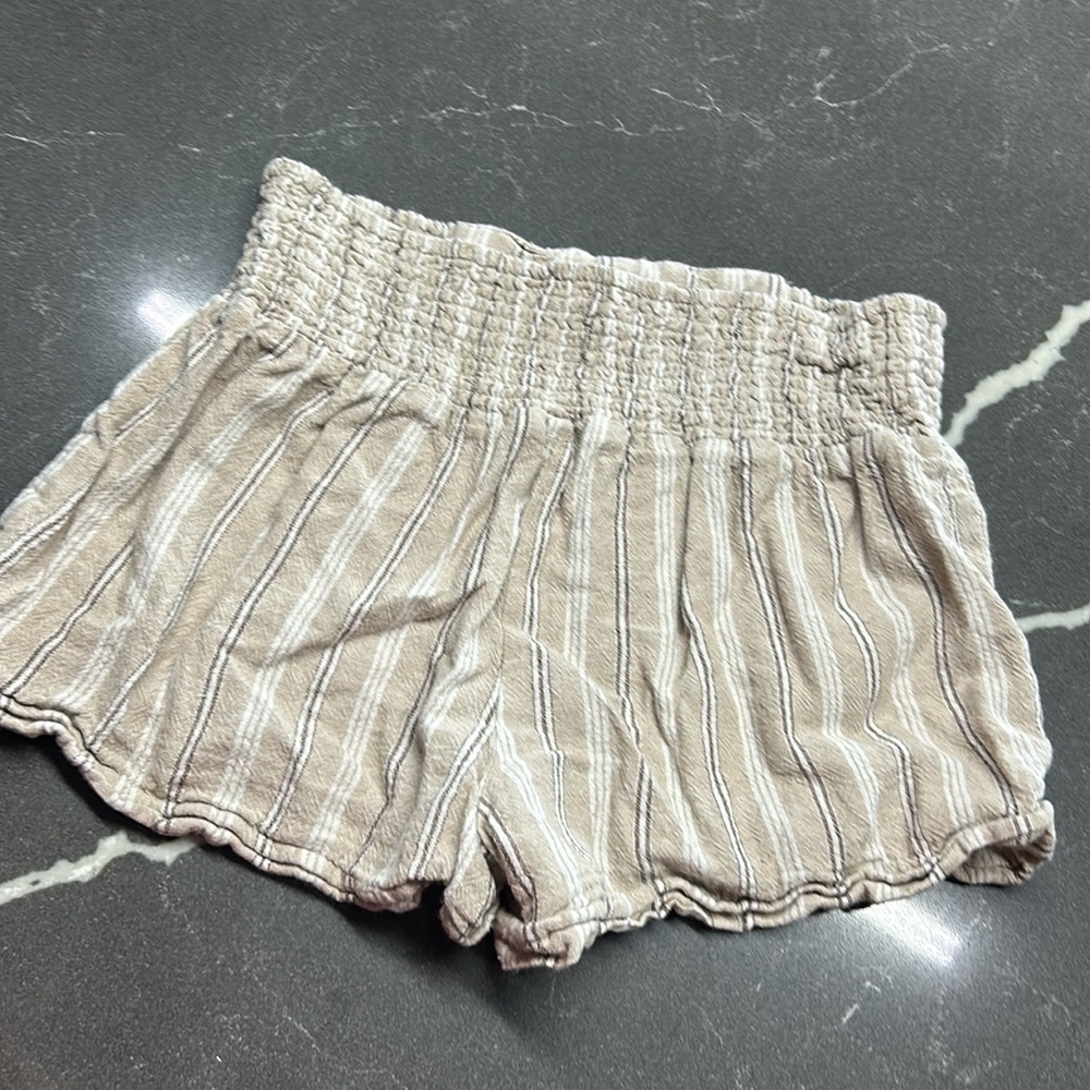 Striped shorts - Picture 3 of 3